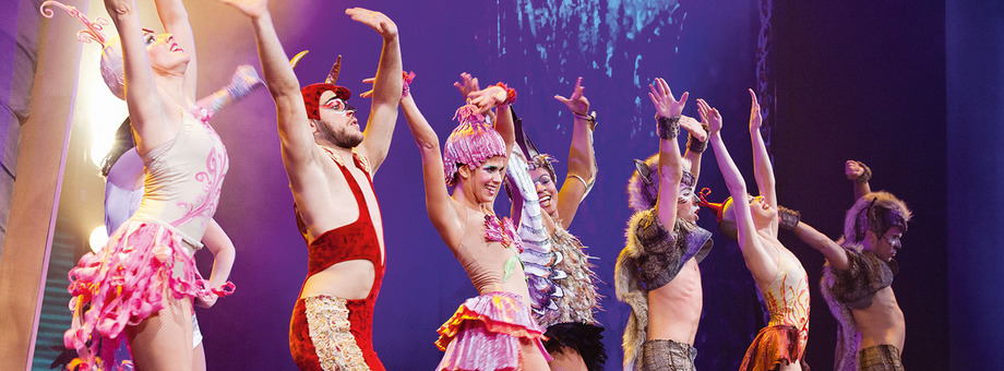 TUI Cruises Mein Schiff 4 Interior Theatre 2.jpg